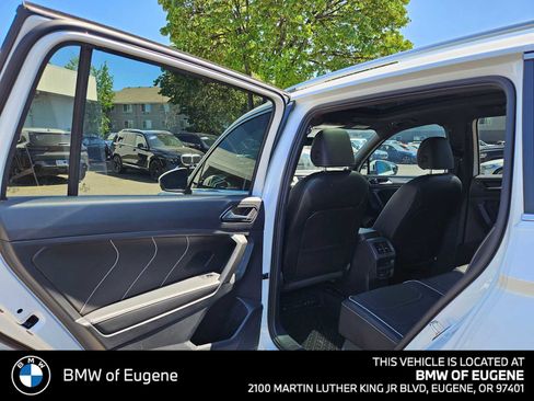 Used 2022 Volkswagen Tiguan SEL R-Line AWD/4WD image 19