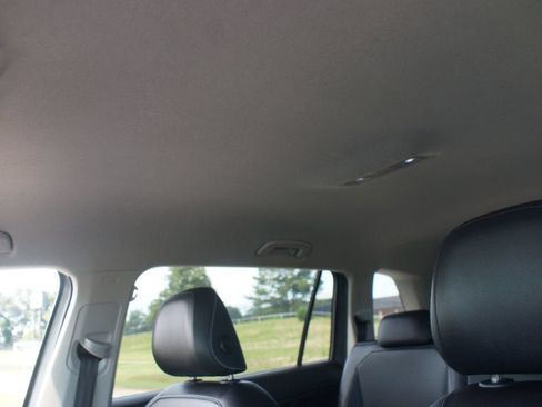 Used 2024 Volkswagen Tiguan SE FWD image 6