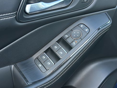Used 2024 Nissan Rogue SL w/ SL Premium Package FWD image 9