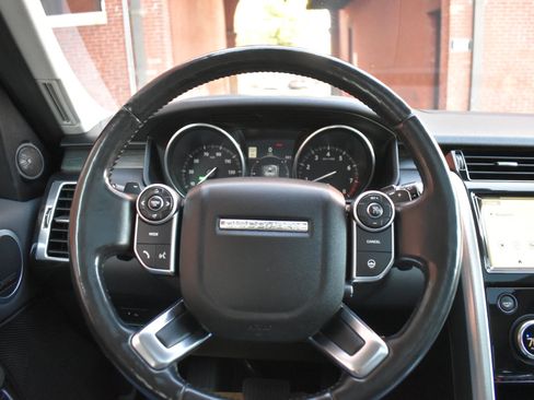 Used 2017 Land Rover Discovery HSE image 30