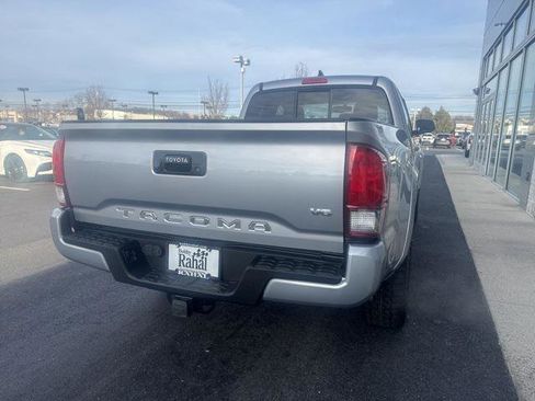 Certified 2017 Toyota Tacoma TRD Sport image 4