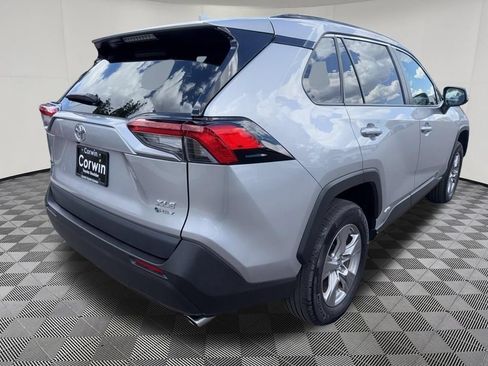 Used 2025 Toyota RAV4 XLE AWD/4WD image 8