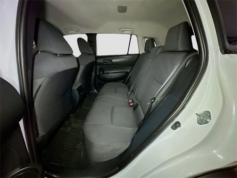Certified 2022 Toyota Corolla Cross LE image 32