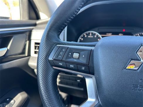 Used 2024 Mitsubishi Outlander SE image 24