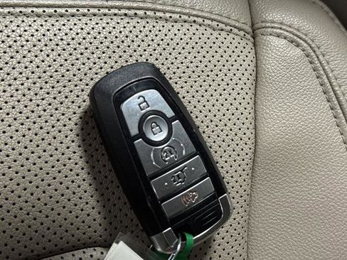 Used 2023 Ford Expedition Max Limited image 31