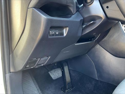 Used 2025 Toyota RAV4 XLE FWD image 35