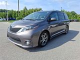 Used 2016 Toyota Sienna SE Premium image 3
