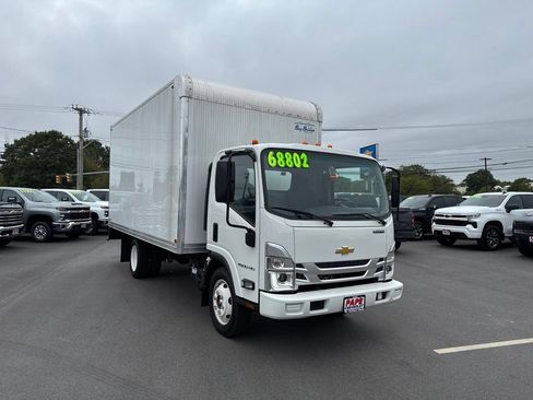 Used 2024 Chevrolet Low Cab Forward RWD image 2
