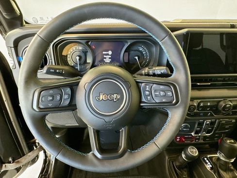 Used 2025 Jeep Wrangler Unlimited Rubicon 4xe image 11