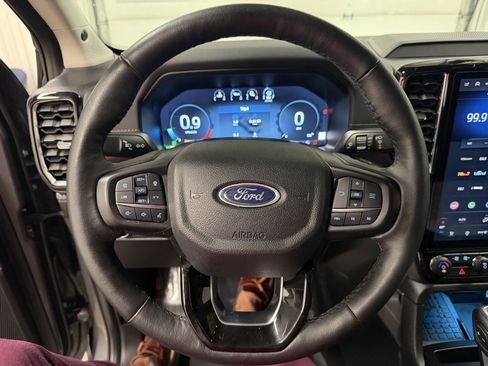 Used 2025 Ford Ranger Lariat w/ Trailer Tow Package image 6