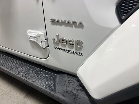 Used 2020 Jeep Wrangler Unlimited Sahara image 9