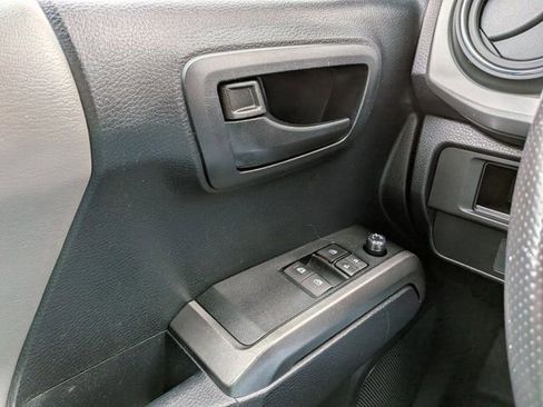 Used 2017 Toyota Tacoma SR5 AWD/4WD image 27