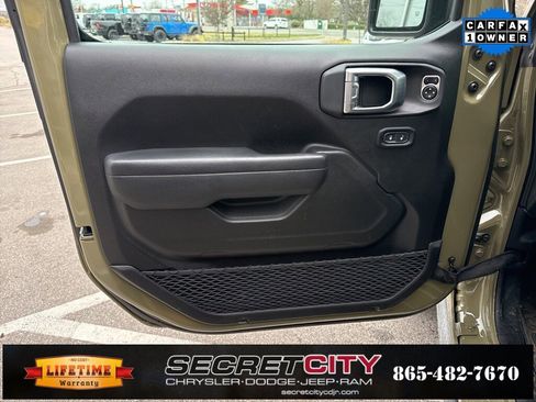 Used 2025 Jeep Gladiator Nighthawk image 26