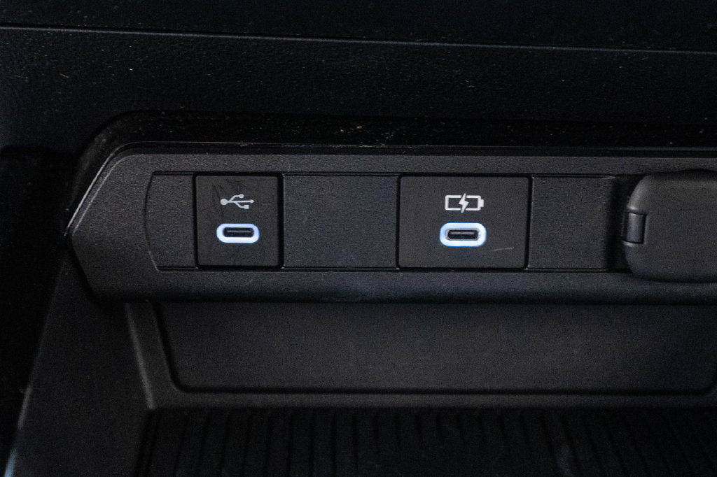 Certified 2025 Toyota Prius XLE FWD image 26