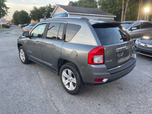 Used 2013 Jeep Compass Latitude AWD/4WD image 6