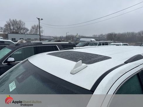 Used 2016 Chevrolet Suburban LTZ image 3