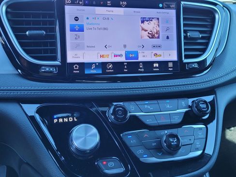 New 2026 Chrysler Pacifica Limited w/ S Appearance Package image 13