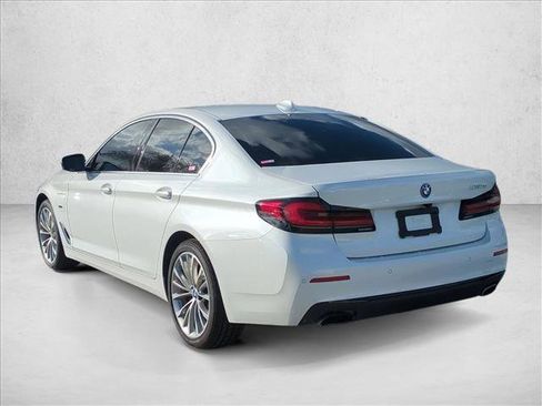 Used 2023 BMW 530e w/ Premium Package image 8