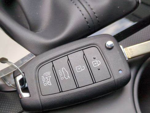 New 2025 Hyundai Elantra SE image 30