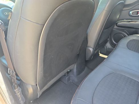 Used 2018 Kia Soul ! FWD image 18