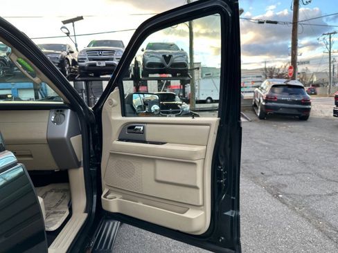 Used 2017 Ford Expedition Limited image 12