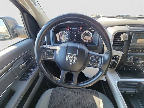 Used 2017 RAM 1500 Classic SLT w/ SLT Plus D￩cor Group image 12