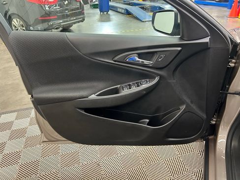 Used 2024 Chevrolet Malibu LT FWD image 18