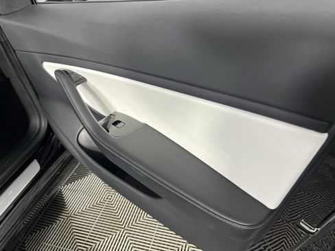 Used 2018 Tesla Model 3 Long Range image 32