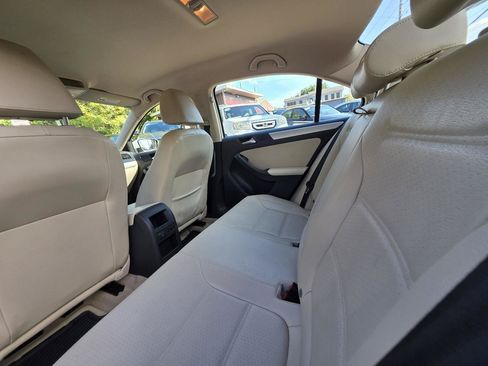Used 2013 Volkswagen Jetta SE FWD image 29