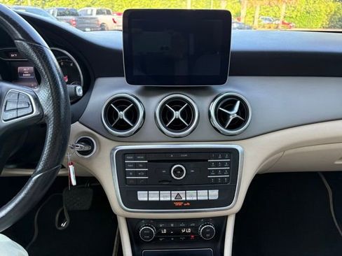 Used 2018 Mercedes-Benz GLA 250 image 19