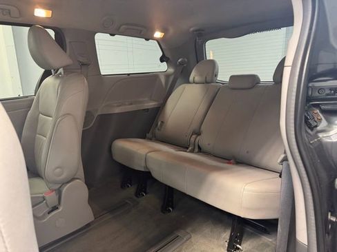 Used 2018 Toyota Sienna XLE AWD/4WD image 33