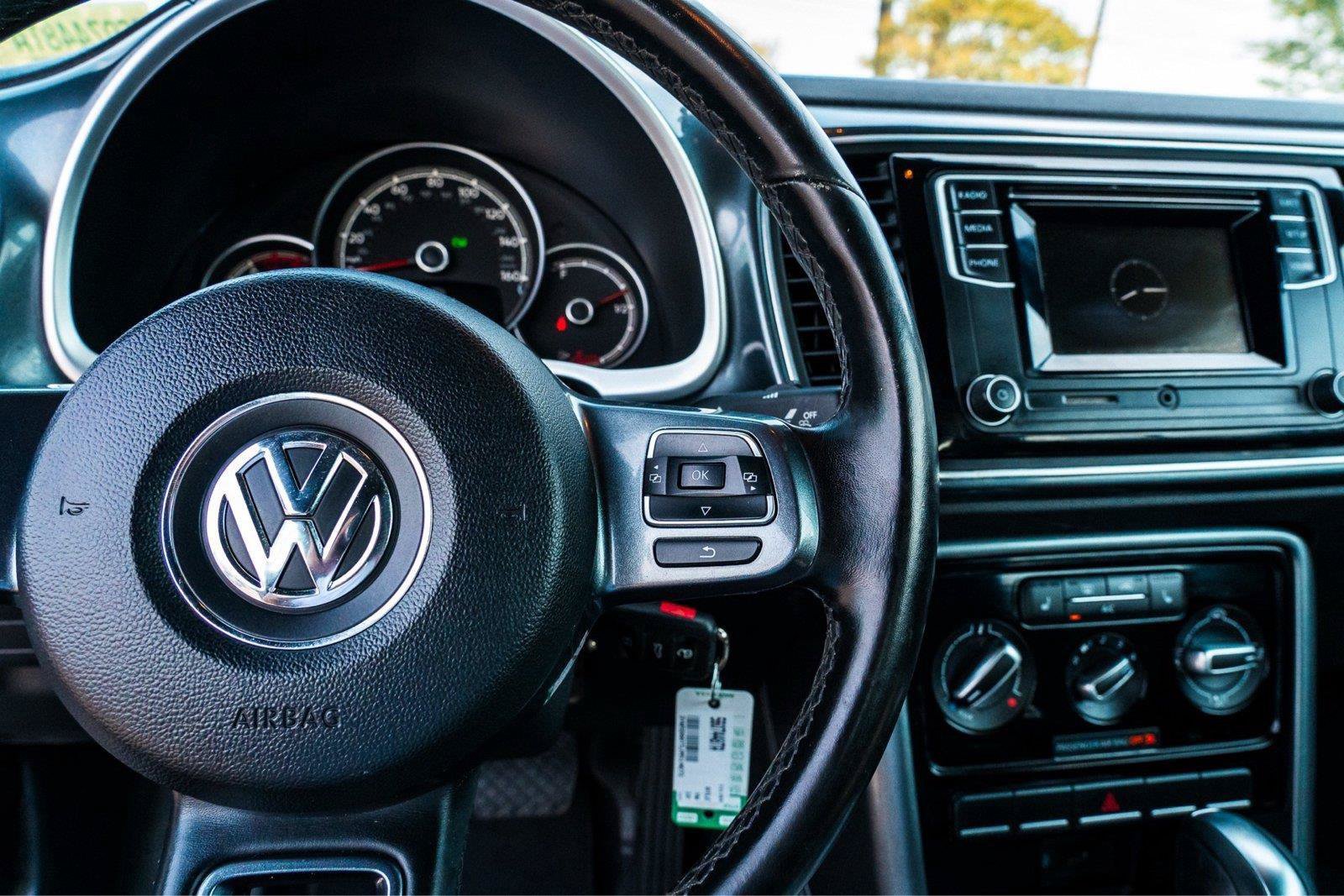 Used 2018 Volkswagen Beetle 2.0T FWD image 16