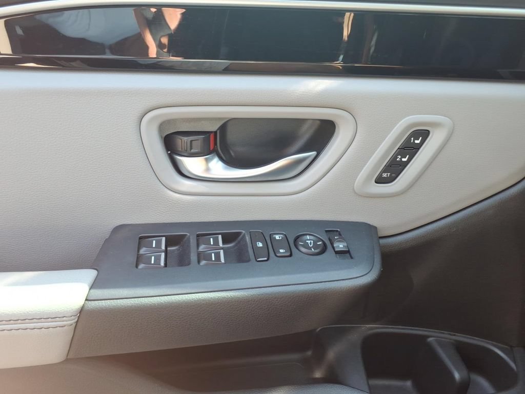 Used 2025 Honda Pilot EX-L image 16