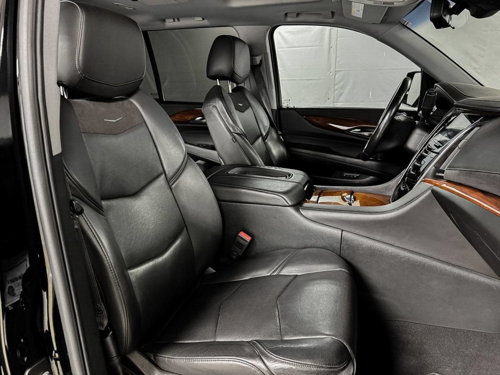 Used 2017 Cadillac Escalade Luxury AWD/4WD image 11