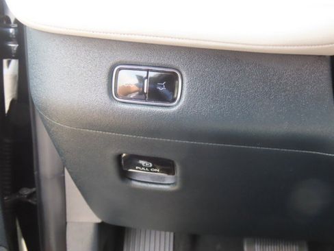 Used 2025 Lincoln Navigator Reserve AWD/4WD image 26