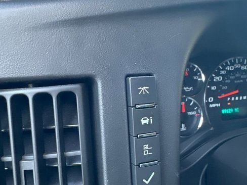 Used 2015 Chevrolet Express 3500 image 22