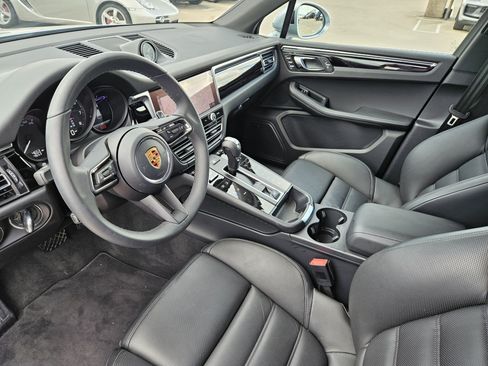 Certified 2026 Porsche Macan AWD/4WD image 4
