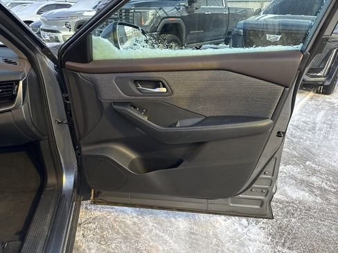 Used 2021 Nissan Rogue SV image 8