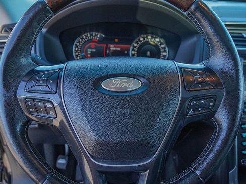 Used 2016 Ford Explorer Platinum image 10