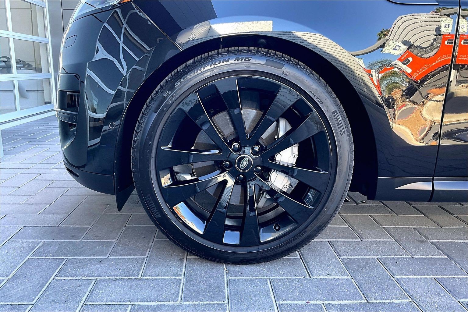 Used 2025 Land Rover Range Rover Sport SE AWD/4WD image 9