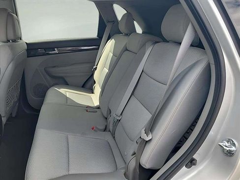 Used 2013 Kia Sorento LX image 16