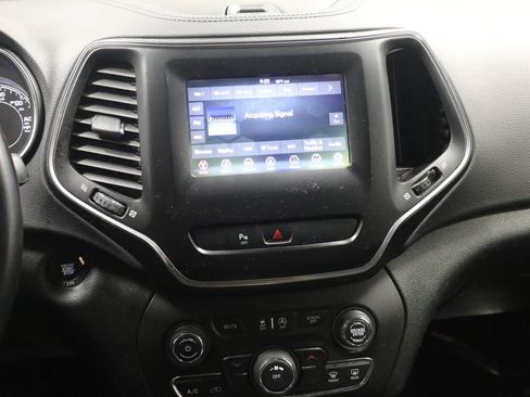 Certified 2020 Jeep Cherokee Latitude Plus AWD/4WD image 12