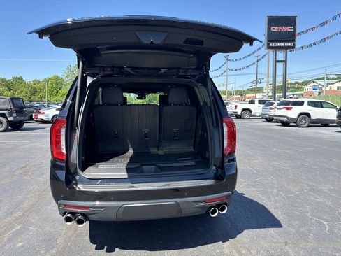 Used 2023 GMC Yukon Denali Ultimate AWD/4WD image 5