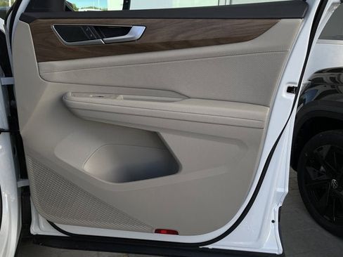 New 2026 Volkswagen Atlas SE image 18