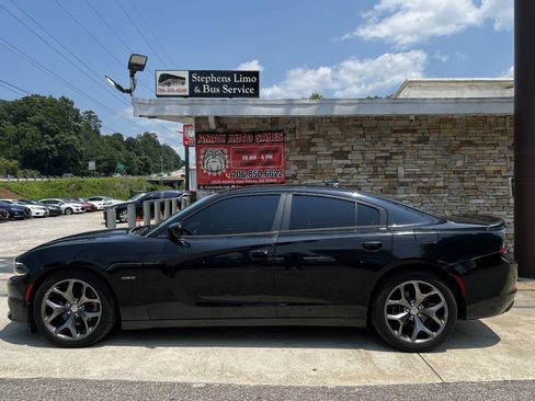 Used 2015 Dodge Charger R/T w/ Plus Group RWD image 3