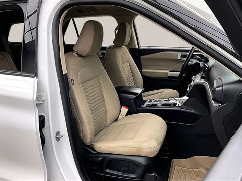 Used 2021 Ford Explorer XLT image 7