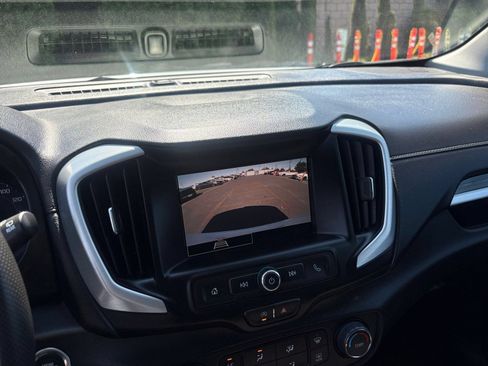 Used 2024 GMC Terrain SLE FWD image 24