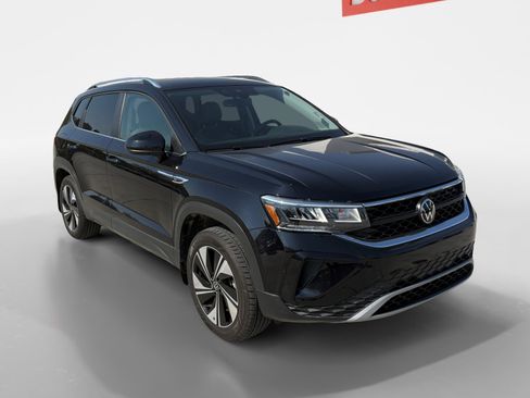 Used 2024 Volkswagen Taos SE image 1