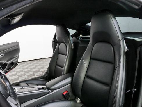 Used 2018 Porsche 718 Cayman RWD image 5