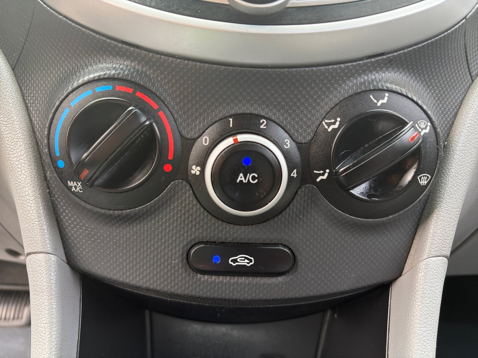 Used 2012 Hyundai Accent GS FWD image 19